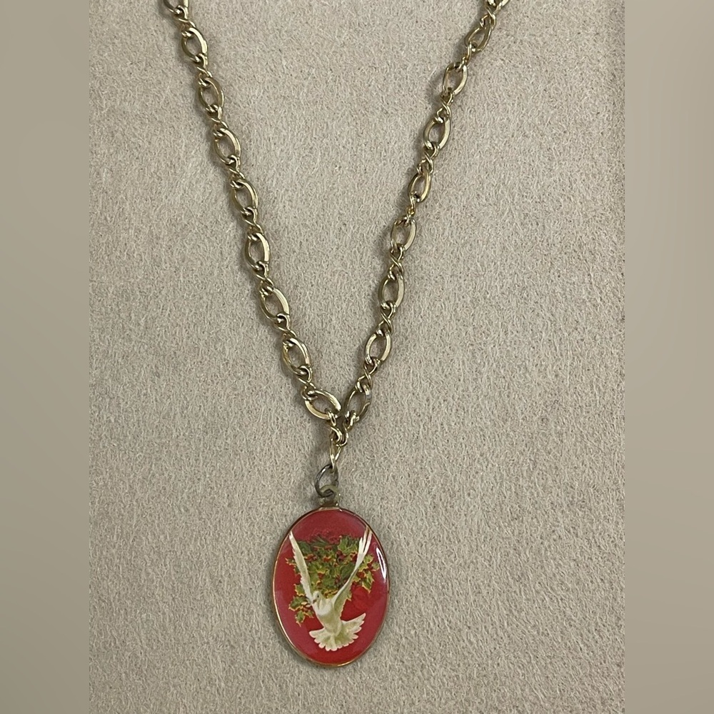 Vintage pendant and chain